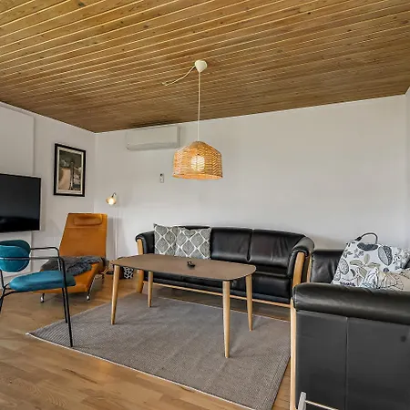 Godt Beliggende Med Havkig Sj1026 Holiday home
