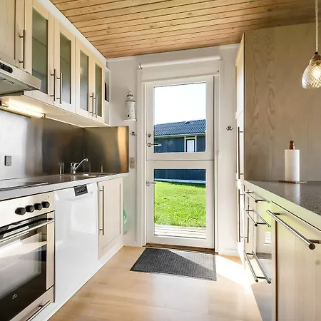 Holiday home Godt Beliggende Med Havkig Sj1026